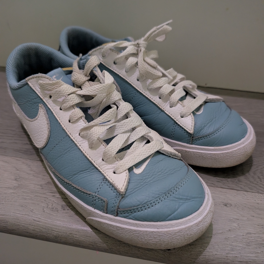 Nike Light Blue and White Sz 7.5